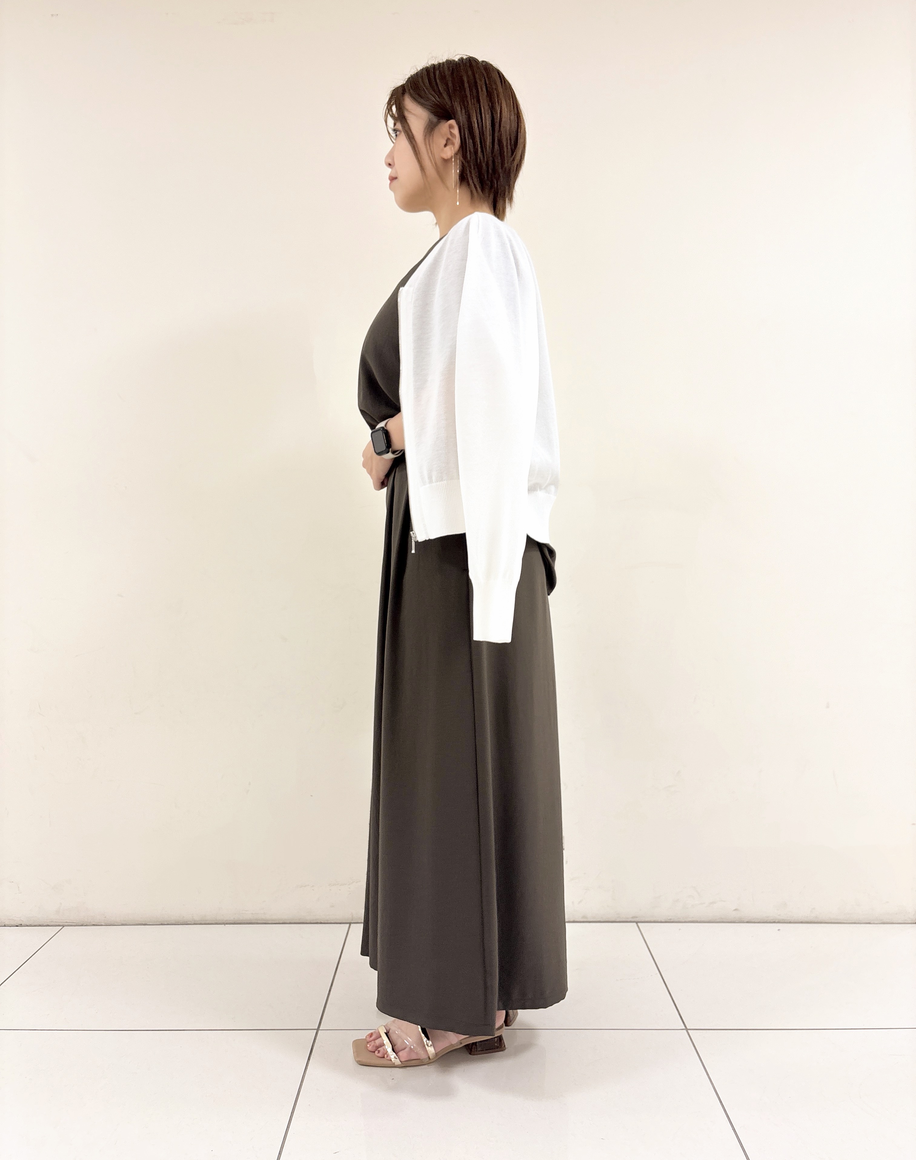 ayumiさんの「UNTITLED｜【前後2WAY/はっ水/セットアップ可】リラクシーフレンチスリーブブラウス」を使ったコーディネート