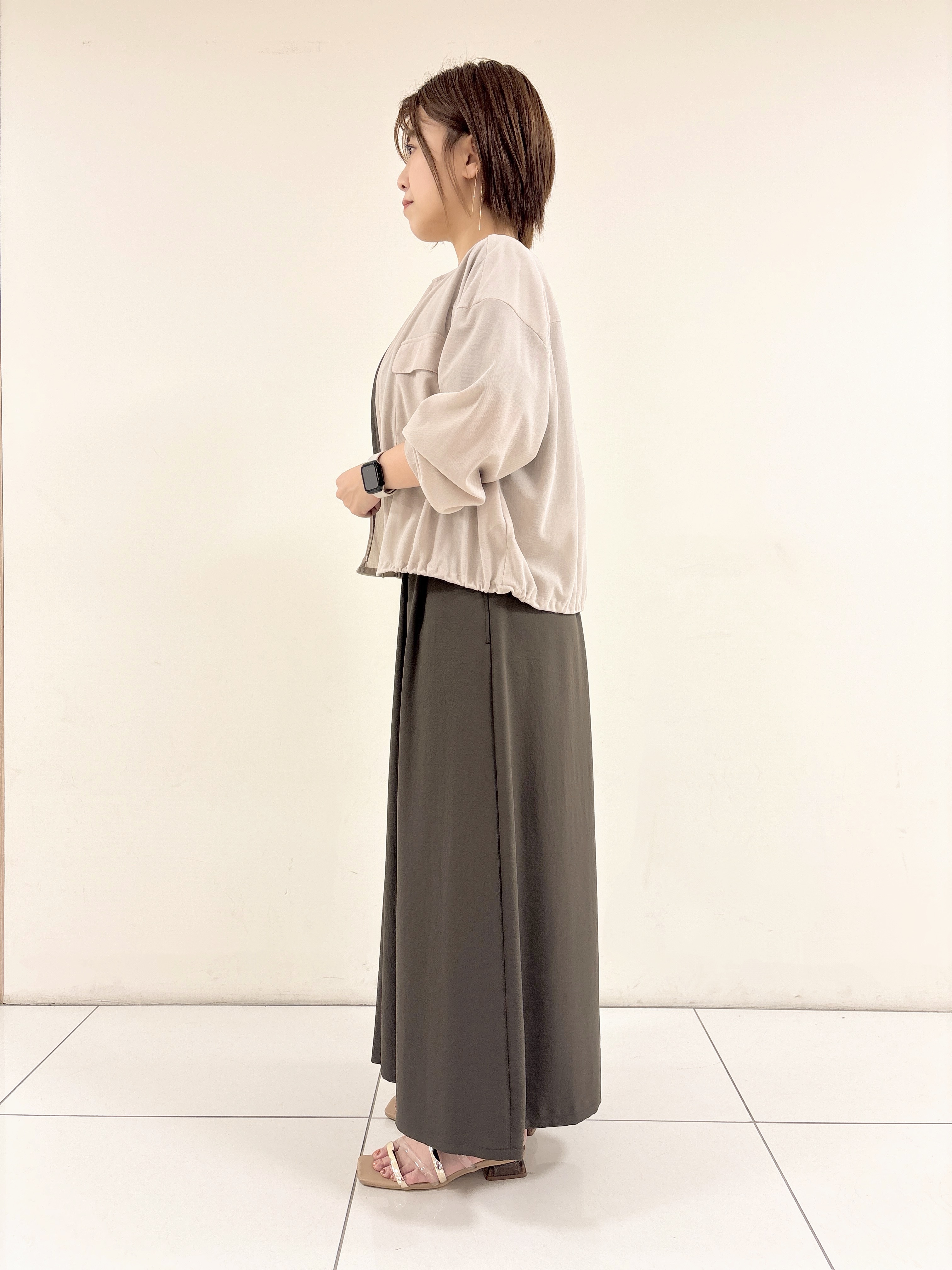 ayumiさんの「UNTITLED｜【前後2WAY/はっ水/セットアップ可】リラクシーフレンチスリーブブラウス」を使ったコーディネート