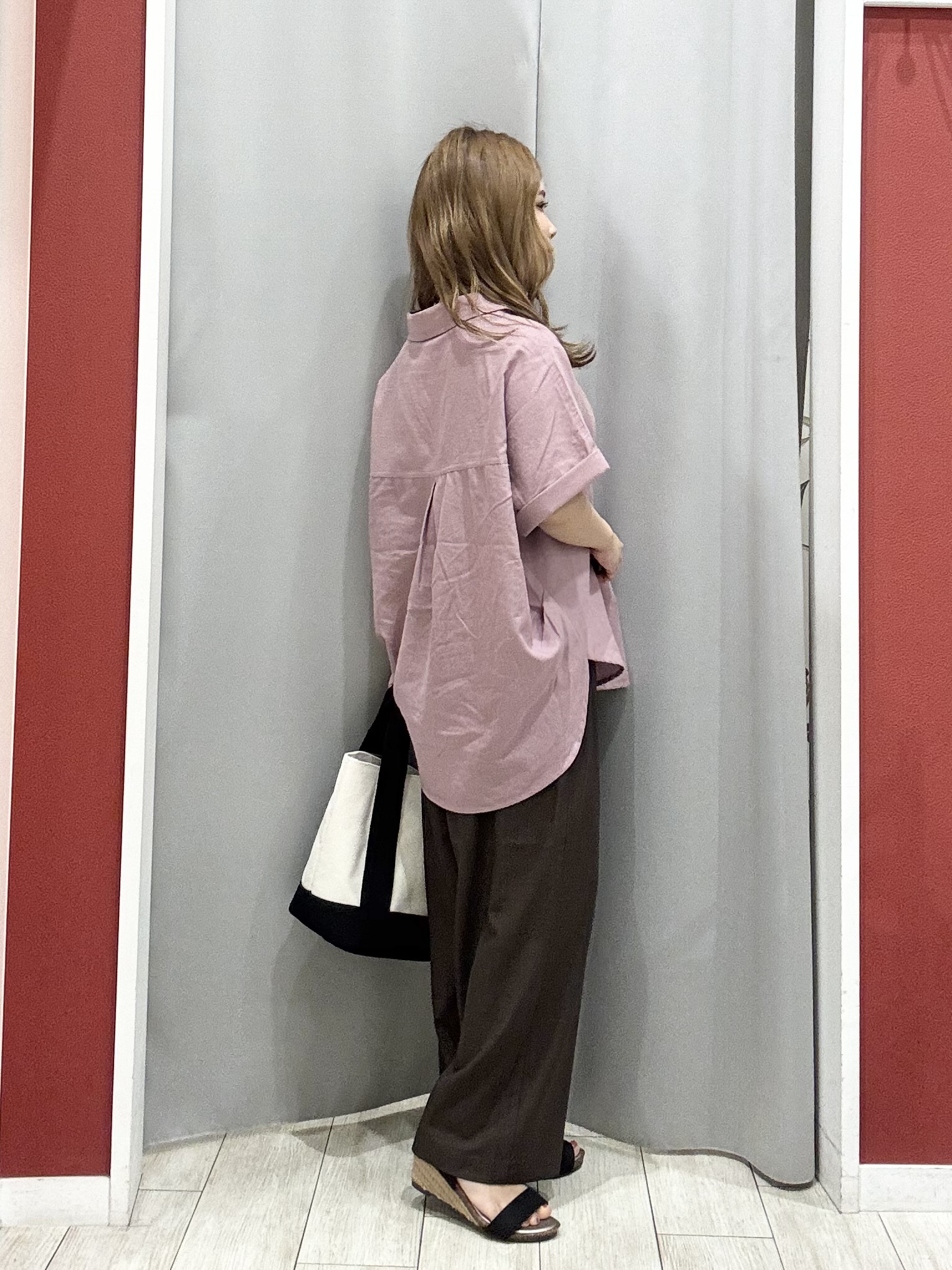 shioさんの「SHOO･LA･RUE｜【ひんやり/洗濯機可/S-LL】オンにもオフにも マルチに使えるボタンレスカーディガン」を使ったコーディネート