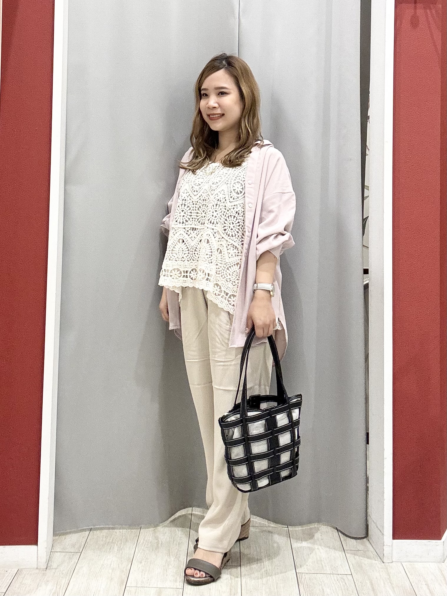 shioさんの「SHOO･LA･RUE｜【S-LL/洗濯機可】後ろ姿も抜かりなく バックレースアップシャツ」を使ったコーディネート