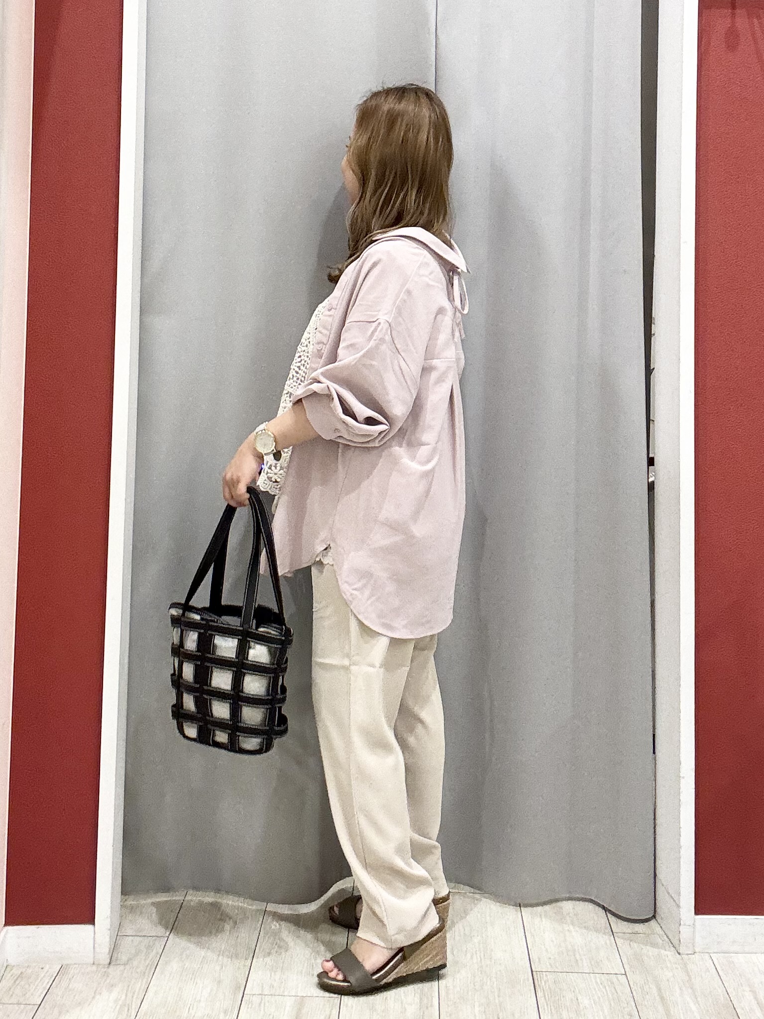 shioさんの「SHOO･LA･RUE｜【S-LL/洗濯機可】後ろ姿も抜かりなく バックレースアップシャツ」を使ったコーディネート