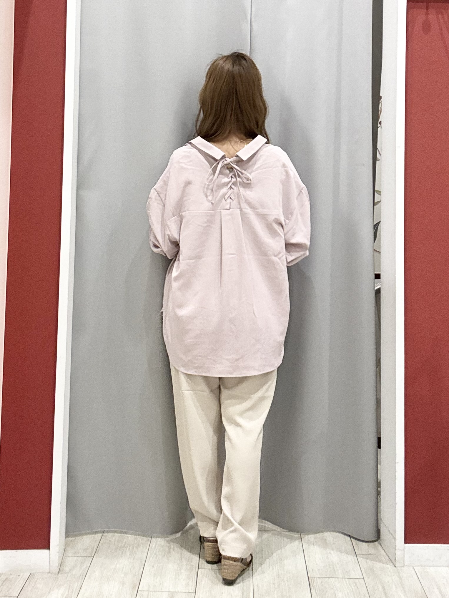 shioさんの「SHOO･LA･RUE｜【S-LL/洗濯機可】後ろ姿も抜かりなく バックレースアップシャツ」を使ったコーディネート