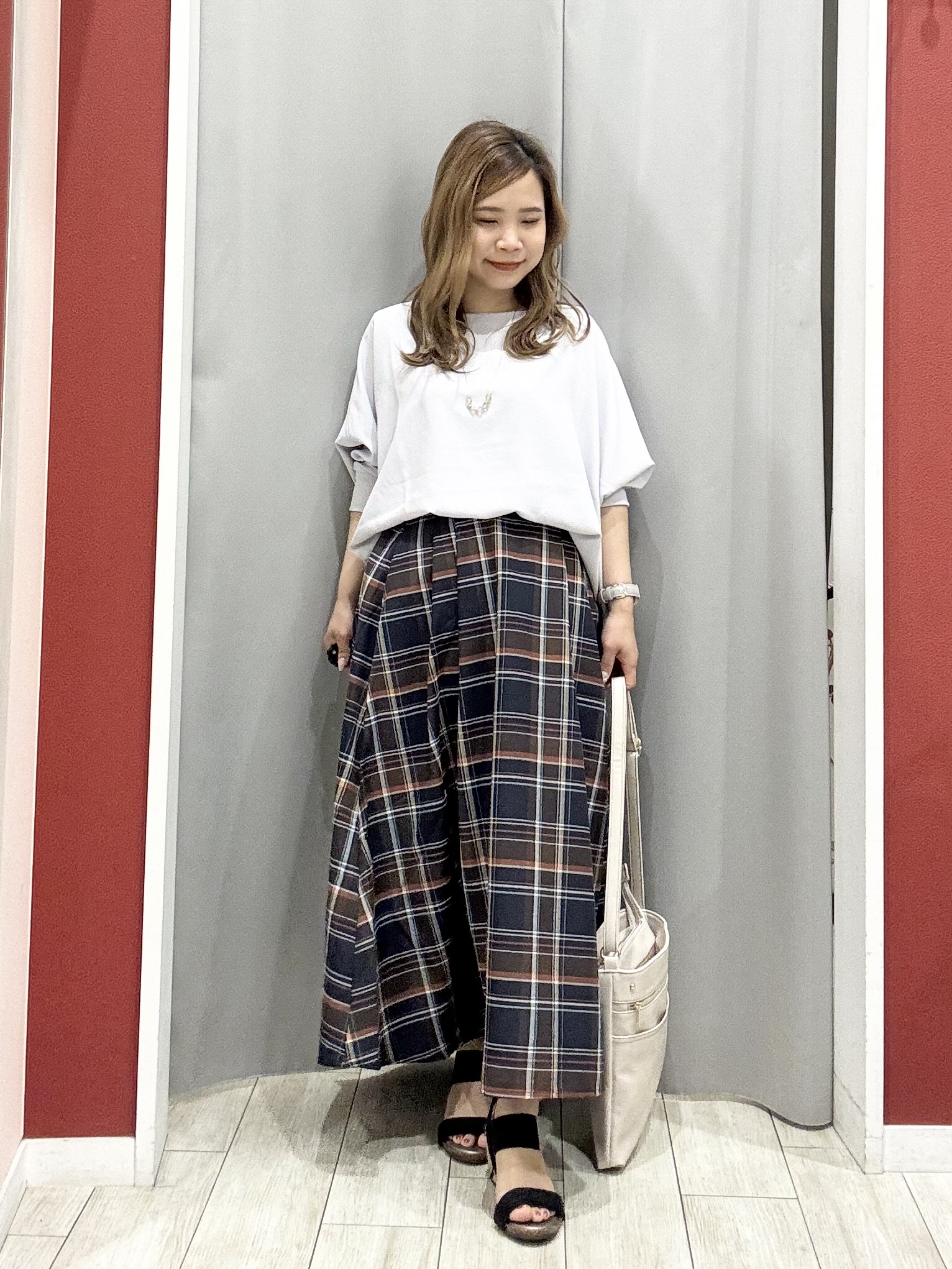 shioさんの「SHOO･LA･RUE｜【着丈選べる/体型カバー/洗濯機可】さらさらとろん ドルマンブラウス」を使ったコーディネート