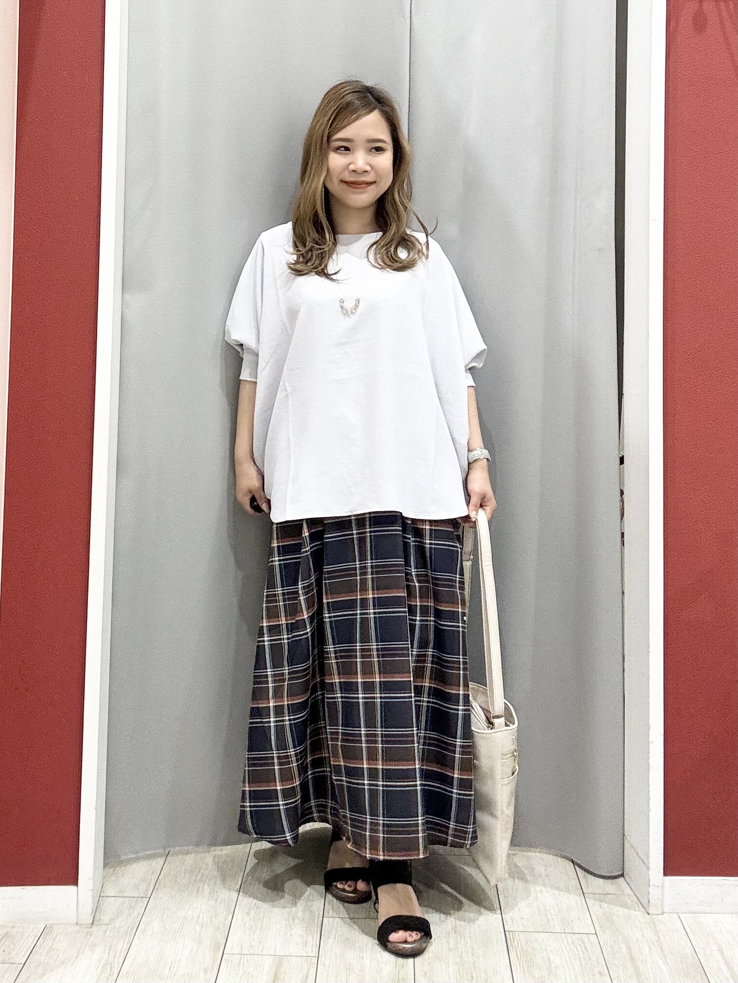 shioさんの「SHOO･LA･RUE｜【着丈選べる/体型カバー/洗濯機可】さらさらとろん ドルマンブラウス」を使ったコーディネート
