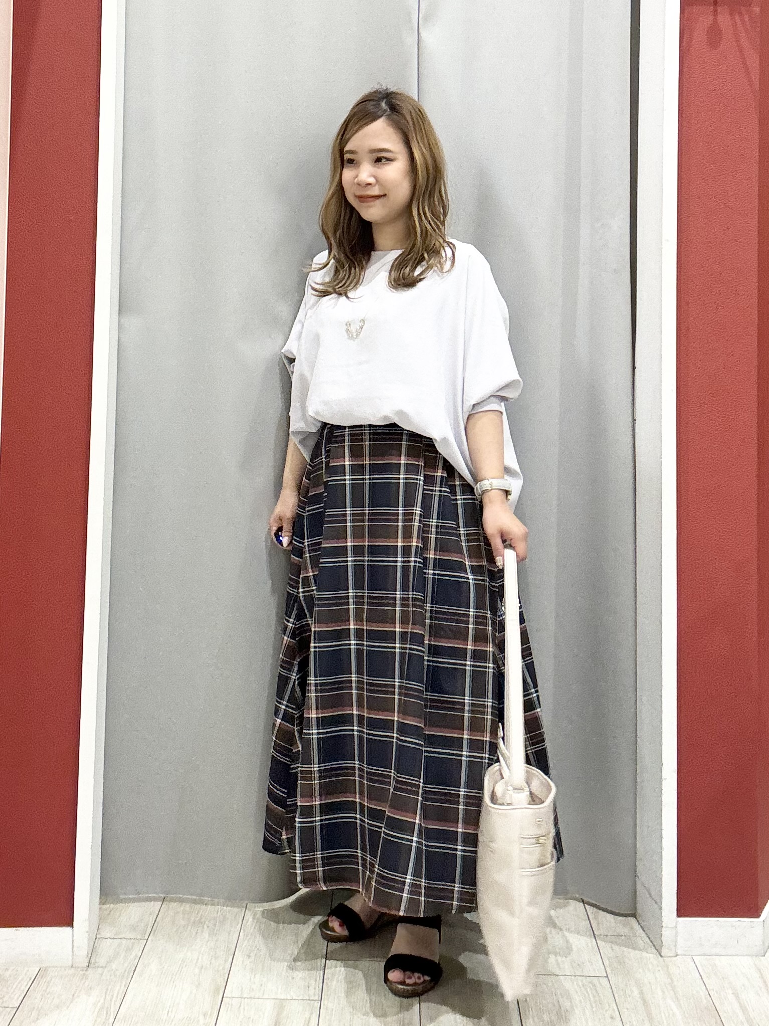 shioさんの「SHOO･LA･RUE｜【着丈選べる/体型カバー/洗濯機可】さらさらとろん ドルマンブラウス」を使ったコーディネート