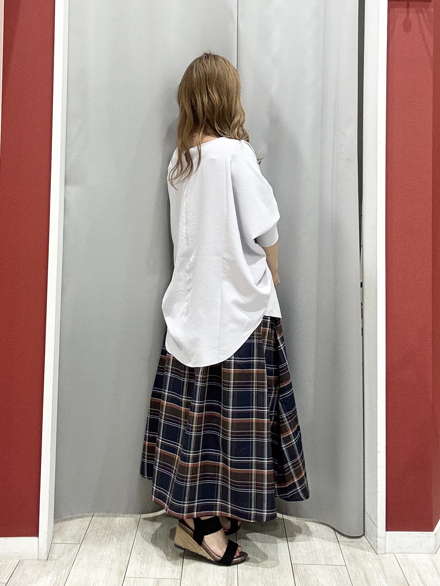 shioさんの「SHOO･LA･RUE｜【着丈選べる/体型カバー/洗濯機可】さらさらとろん ドルマンブラウス」を使ったコーディネート
