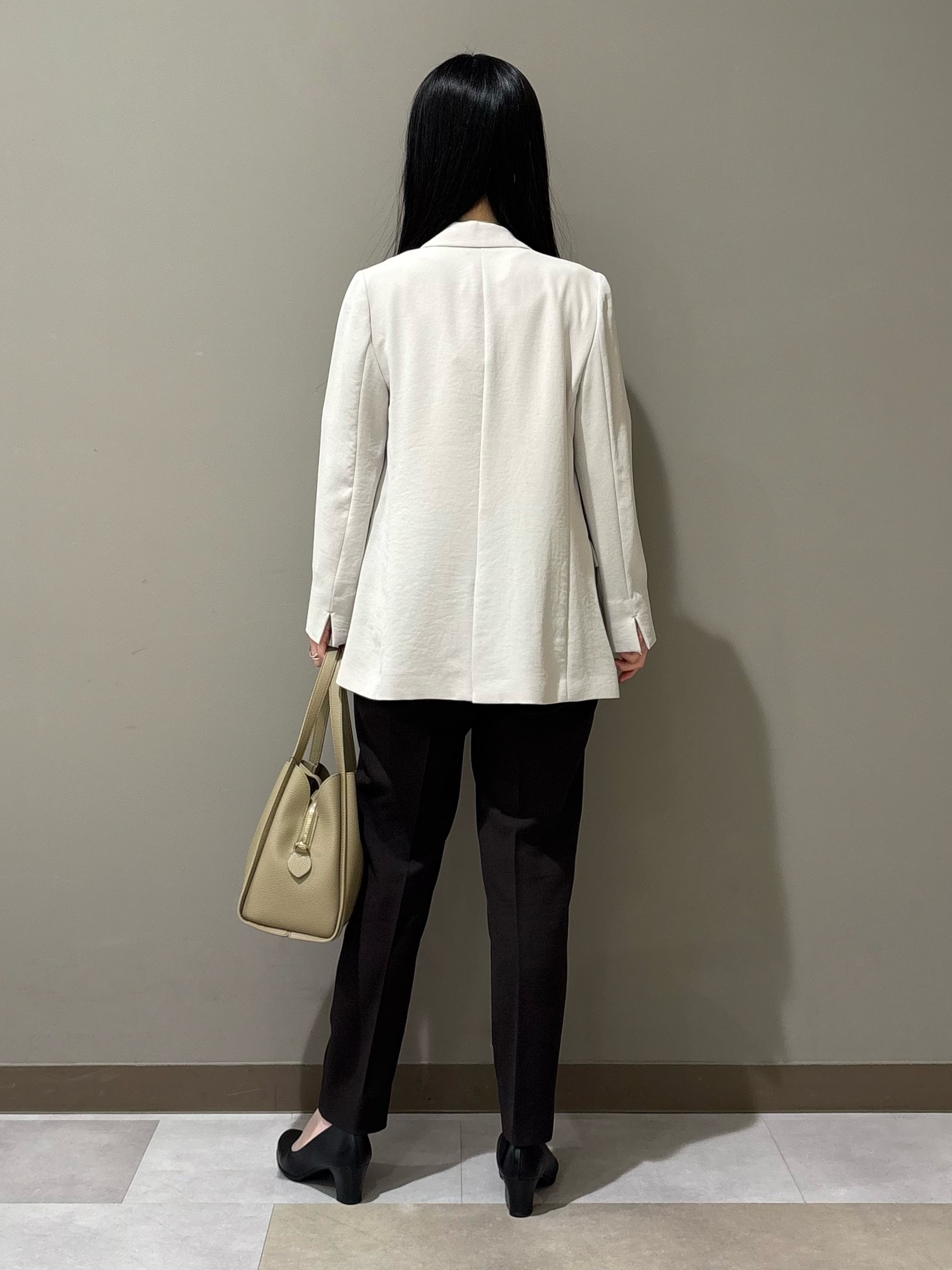 KEIKOさんの「INDIVI｜【洗える／多機能／SETUP可】着る日傘ダブルジャケット」を使ったコーディネート