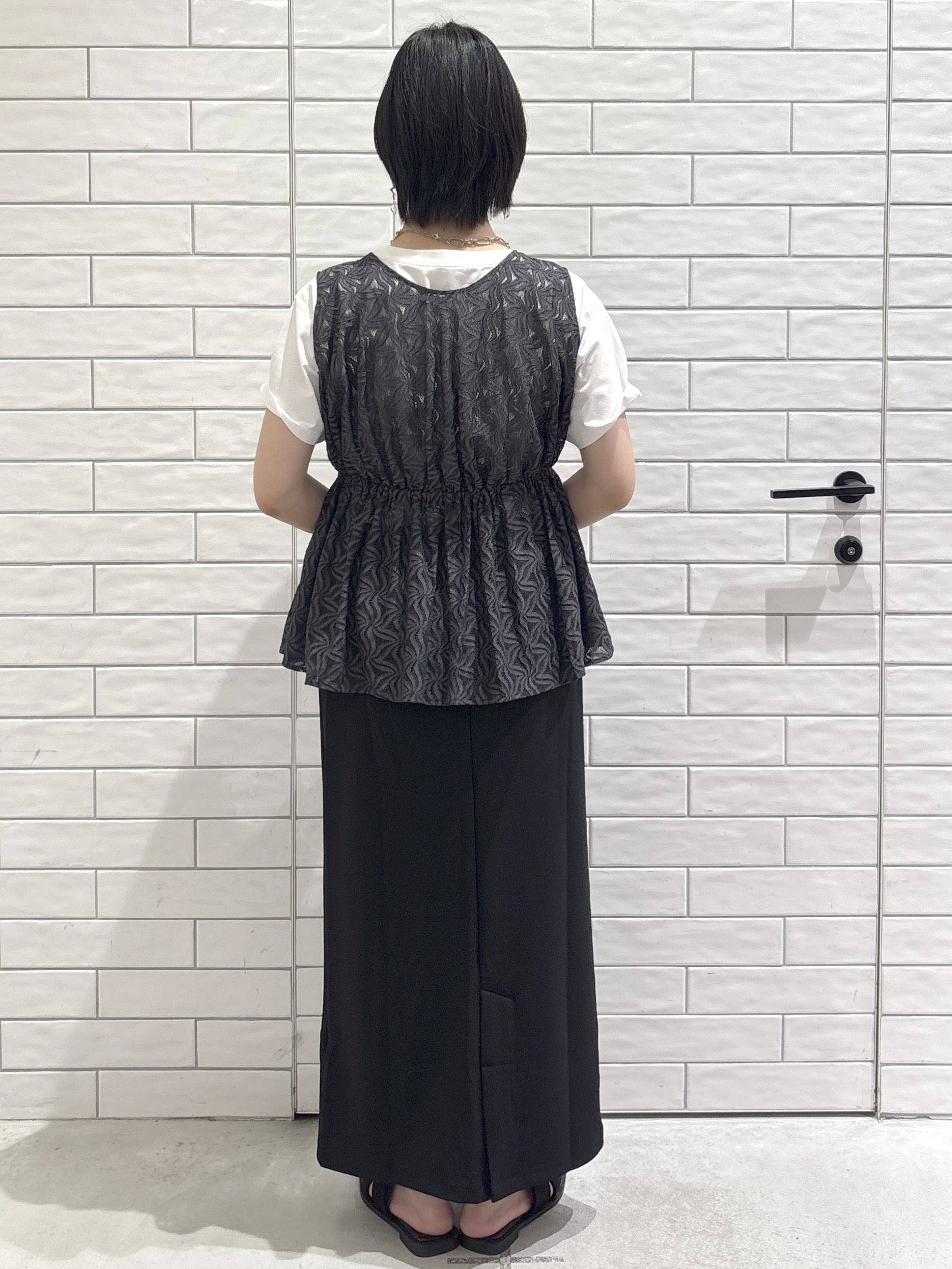 ayumiさんの「OPAQUE.CLIP｜レースペプラムジレ【洗濯機OK】」を使ったコーディネート