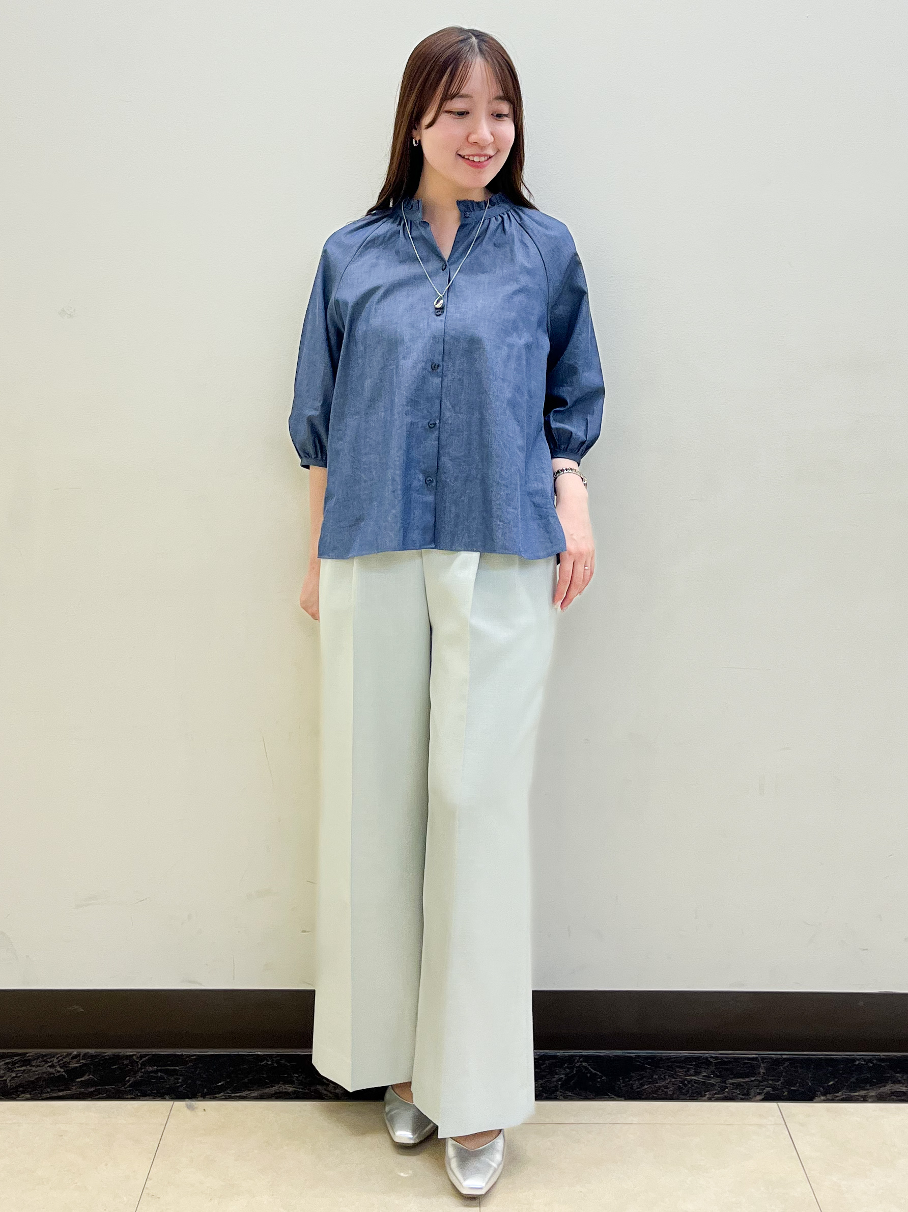 mikikoさんの「Reflect｜フロントボタンデザインブラウス」を使ったコーディネート