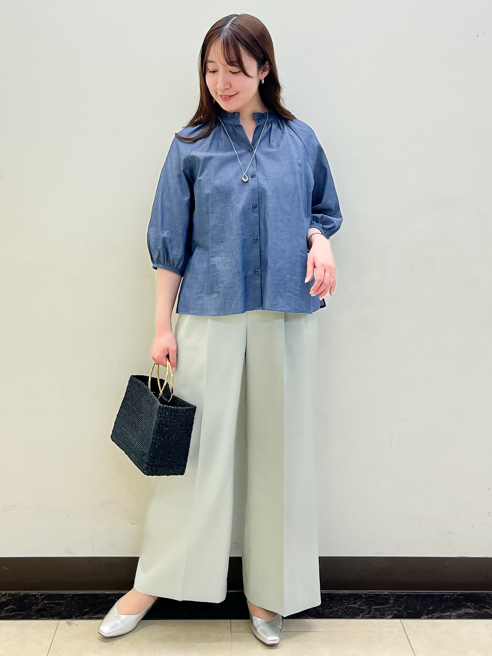 mikikoさんの「Reflect｜フロントボタンデザインブラウス」を使ったコーディネート