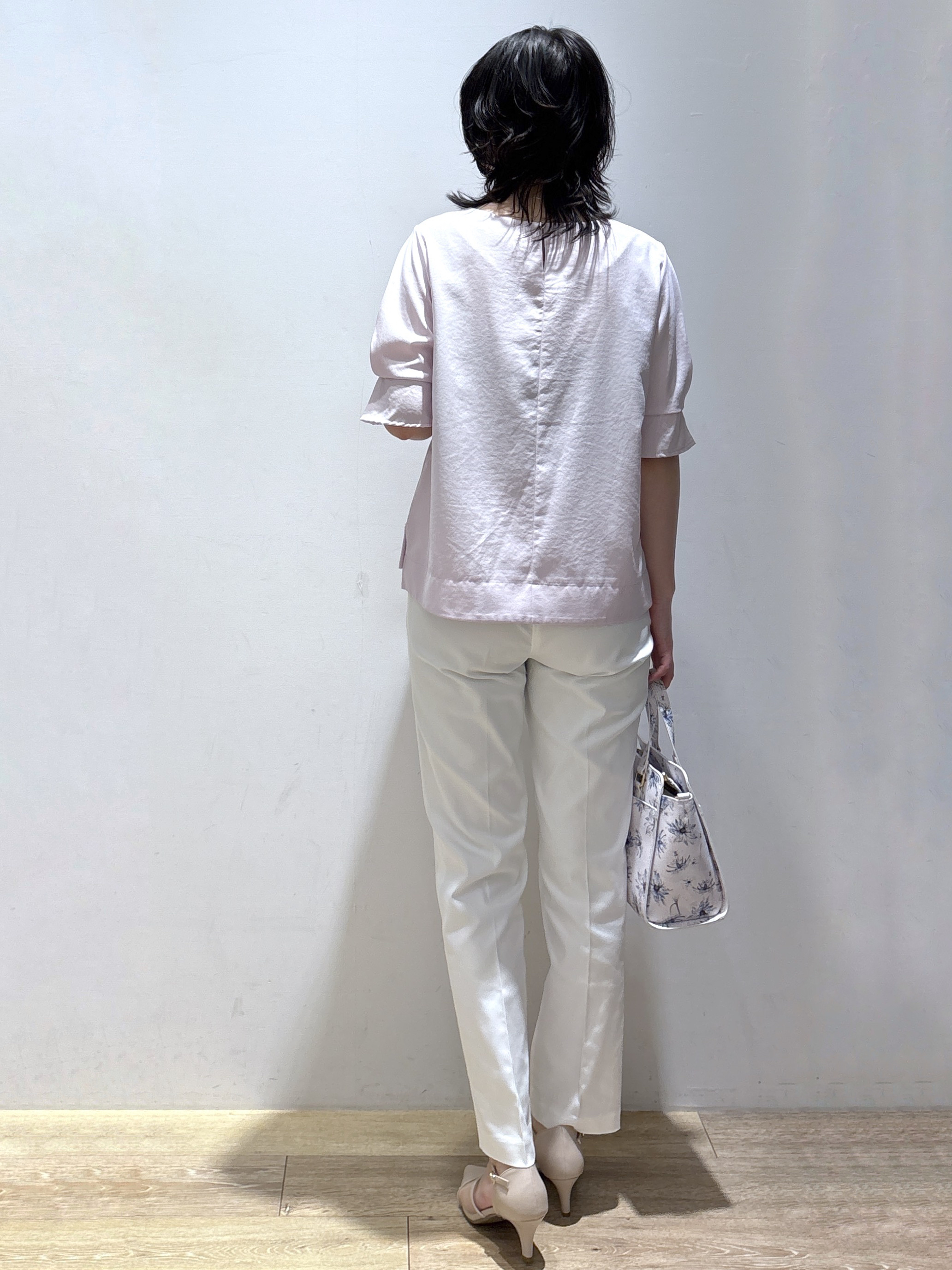 mizukiさんの「index｜【接触冷感】タックパフスリーブブラウス《吸水速乾／防シワ／洗濯機OK／XS～3L／6col》」を使ったコーディネート
