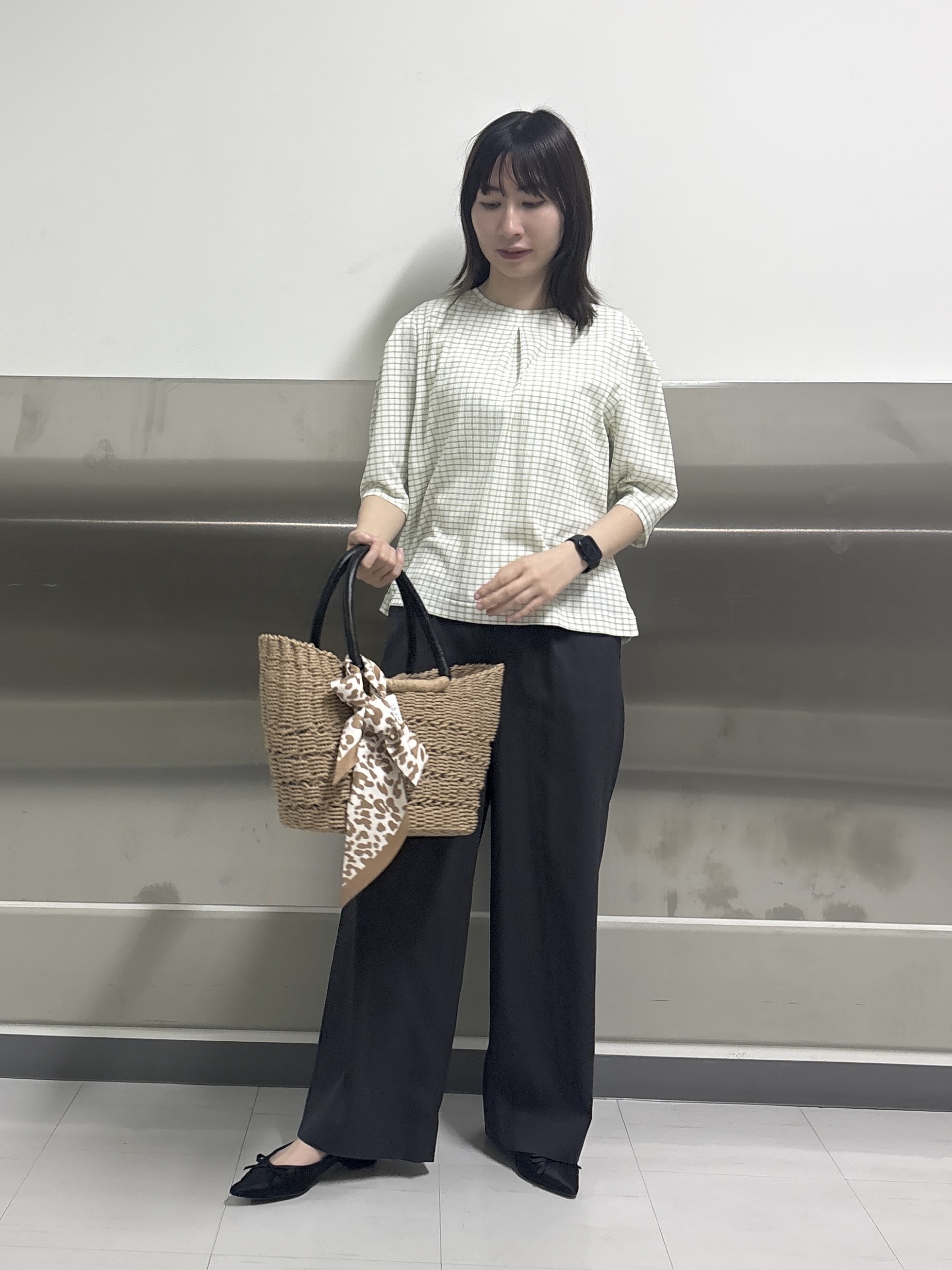 Yoshimiさんの「INDIVI｜【UVケア／吸汗速乾】チェック柄タックボリュームスリーブトップス」を使ったコーディネート