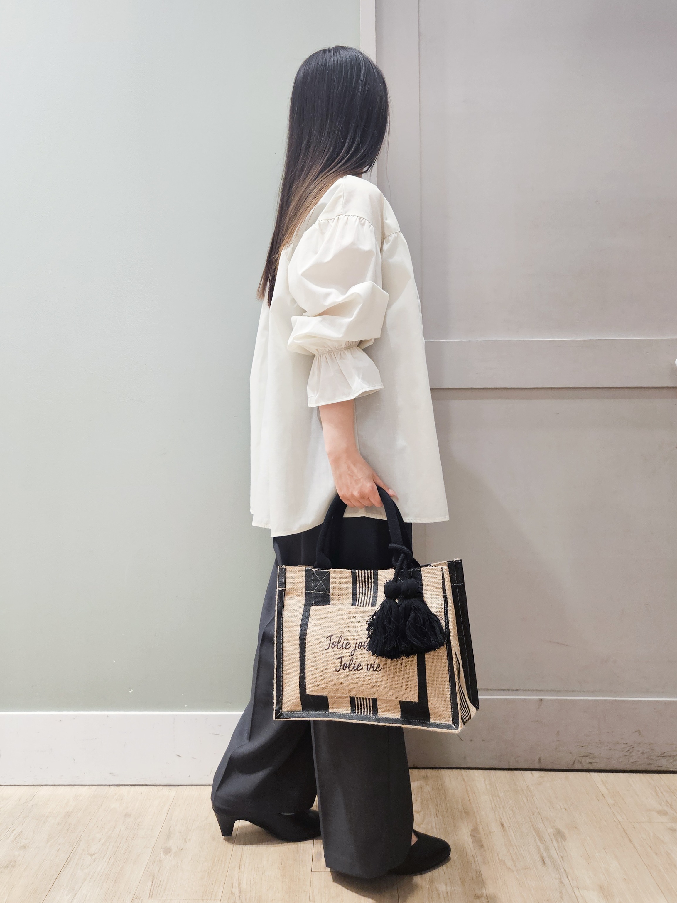 maiさんの「grove｜【貴島明日香さん着用／イージーケア／接触冷感】麻混スタンドギャザーシャツ」を使ったコーディネート