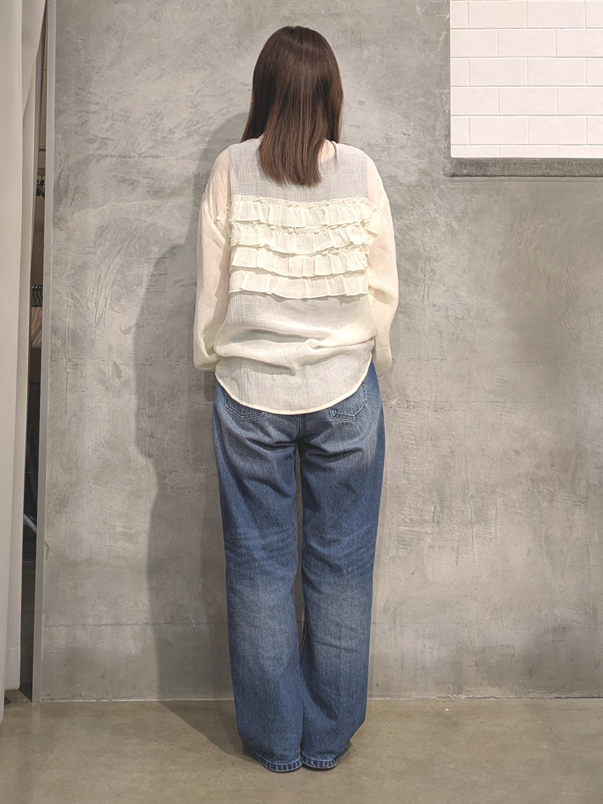  E.Yさんの「THE SHOP TK｜ティアードフリル楊柳シャツ」を使ったコーディネート