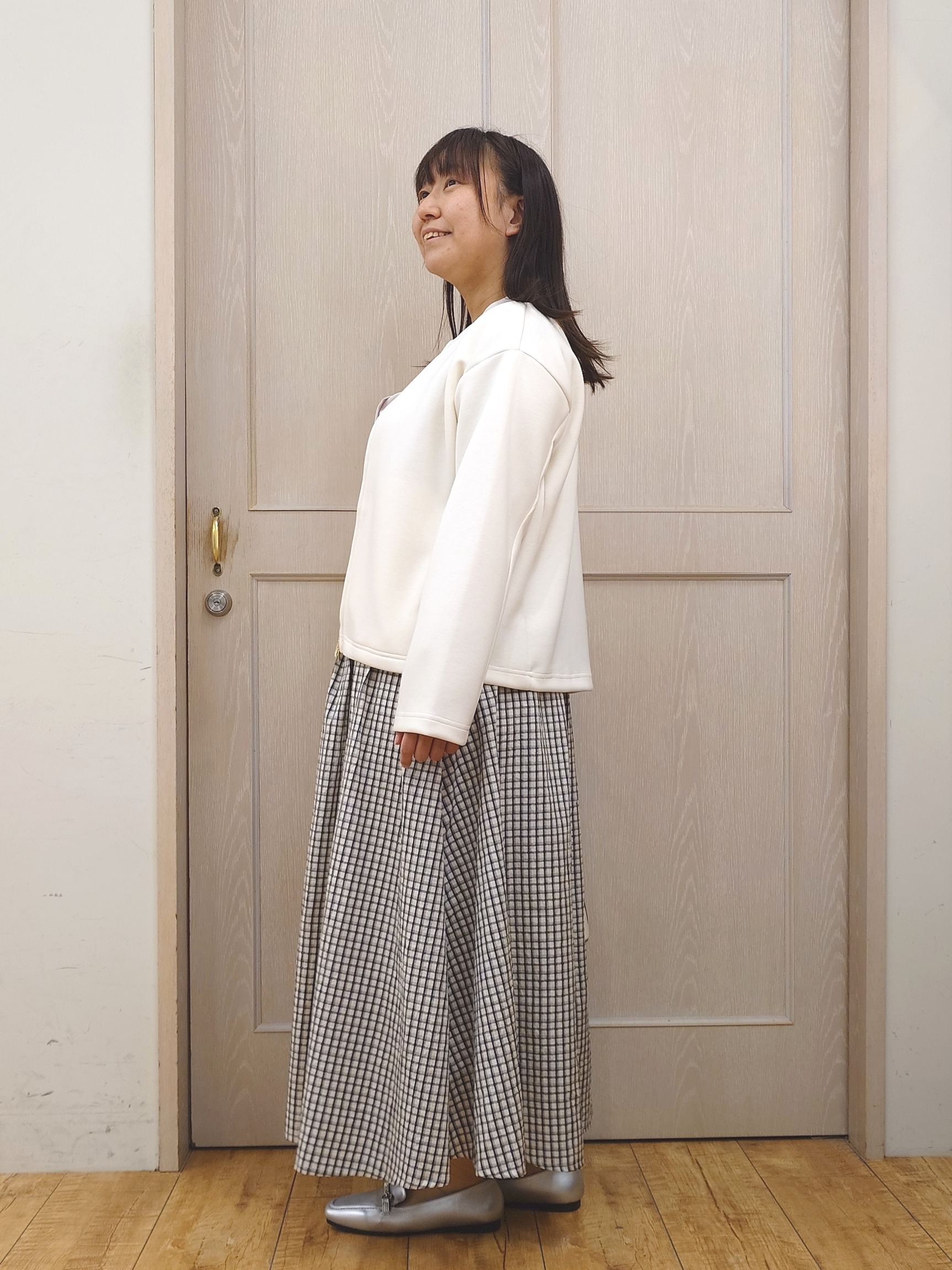 とろろさんの「SHOO･LA･RUE｜【セットアップ可/S-LL/なめらかタッチ】大人のきれいめスタイルに ノーカラージップブルゾン」を使ったコーディネート