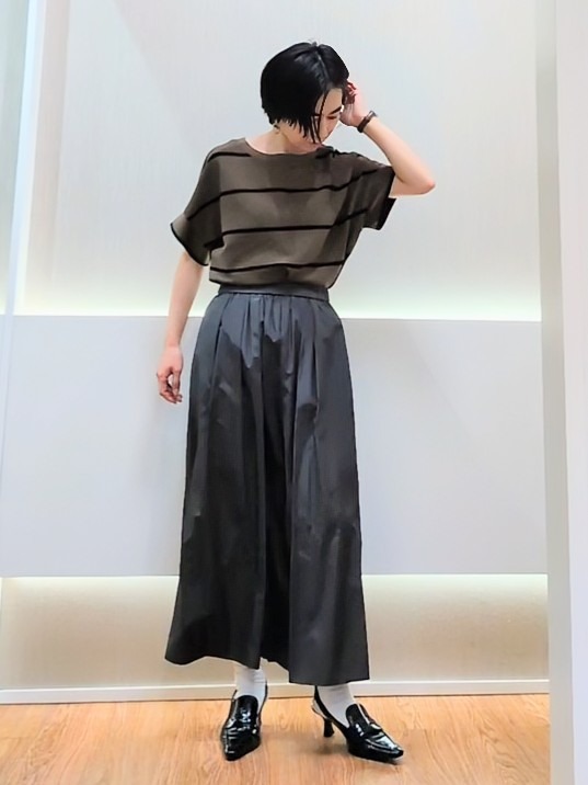 ミズタさんの「UNTITLED｜【11色展開/体型カバー】前後2WAYフレンチスリーブニット」を使ったコーディネート