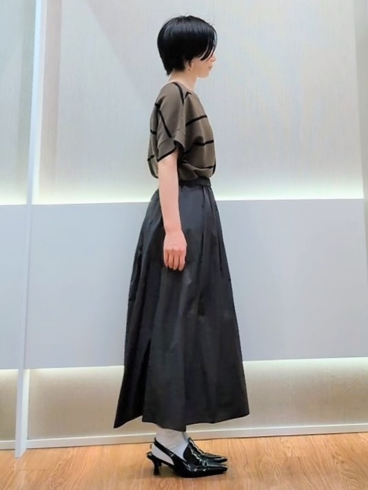 ミズタさんの「UNTITLED｜【11色展開/体型カバー】前後2WAYフレンチスリーブニット」を使ったコーディネート
