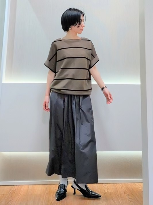 ミズタさんの「UNTITLED｜【11色展開/体型カバー】前後2WAYフレンチスリーブニット」を使ったコーディネート