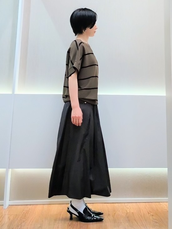 ミズタさんの「UNTITLED｜【11色展開/体型カバー】前後2WAYフレンチスリーブニット」を使ったコーディネート