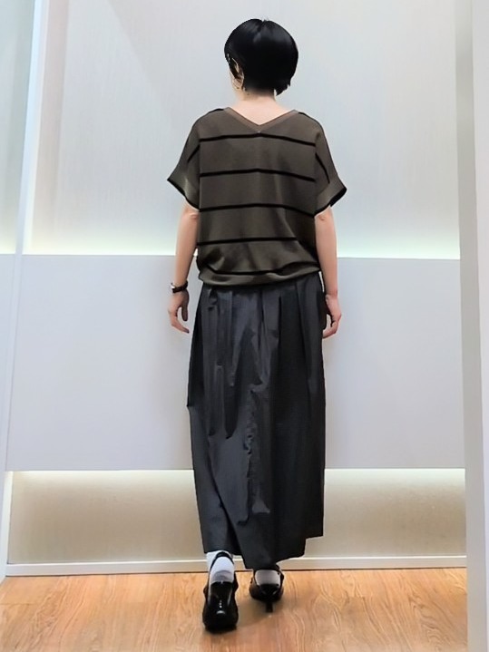 ミズタさんの「UNTITLED｜【11色展開/体型カバー】前後2WAYフレンチスリーブニット」を使ったコーディネート