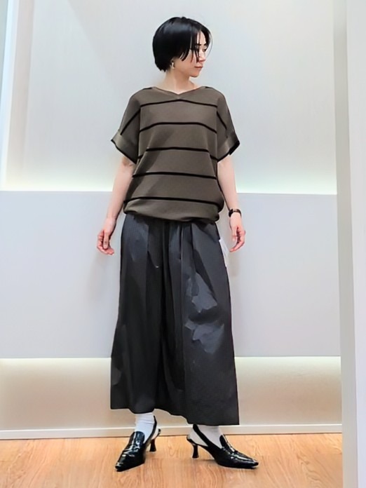 ミズタさんの「UNTITLED｜【11色展開/体型カバー】前後2WAYフレンチスリーブニット」を使ったコーディネート