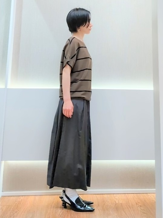 ミズタさんの「UNTITLED｜【11色展開/体型カバー】前後2WAYフレンチスリーブニット」を使ったコーディネート