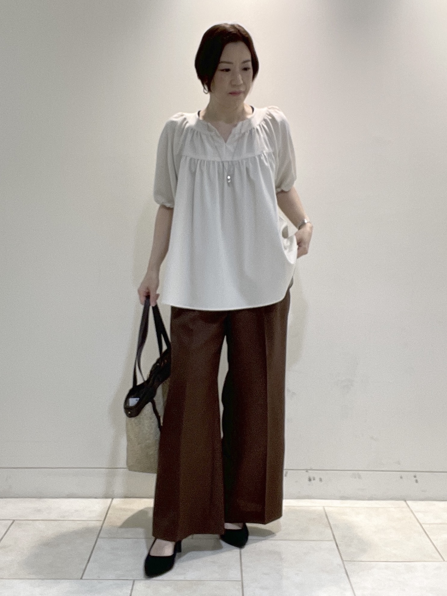 フミさんの「Reflect｜ギャザーデザインブラウス」を使ったコーディネート