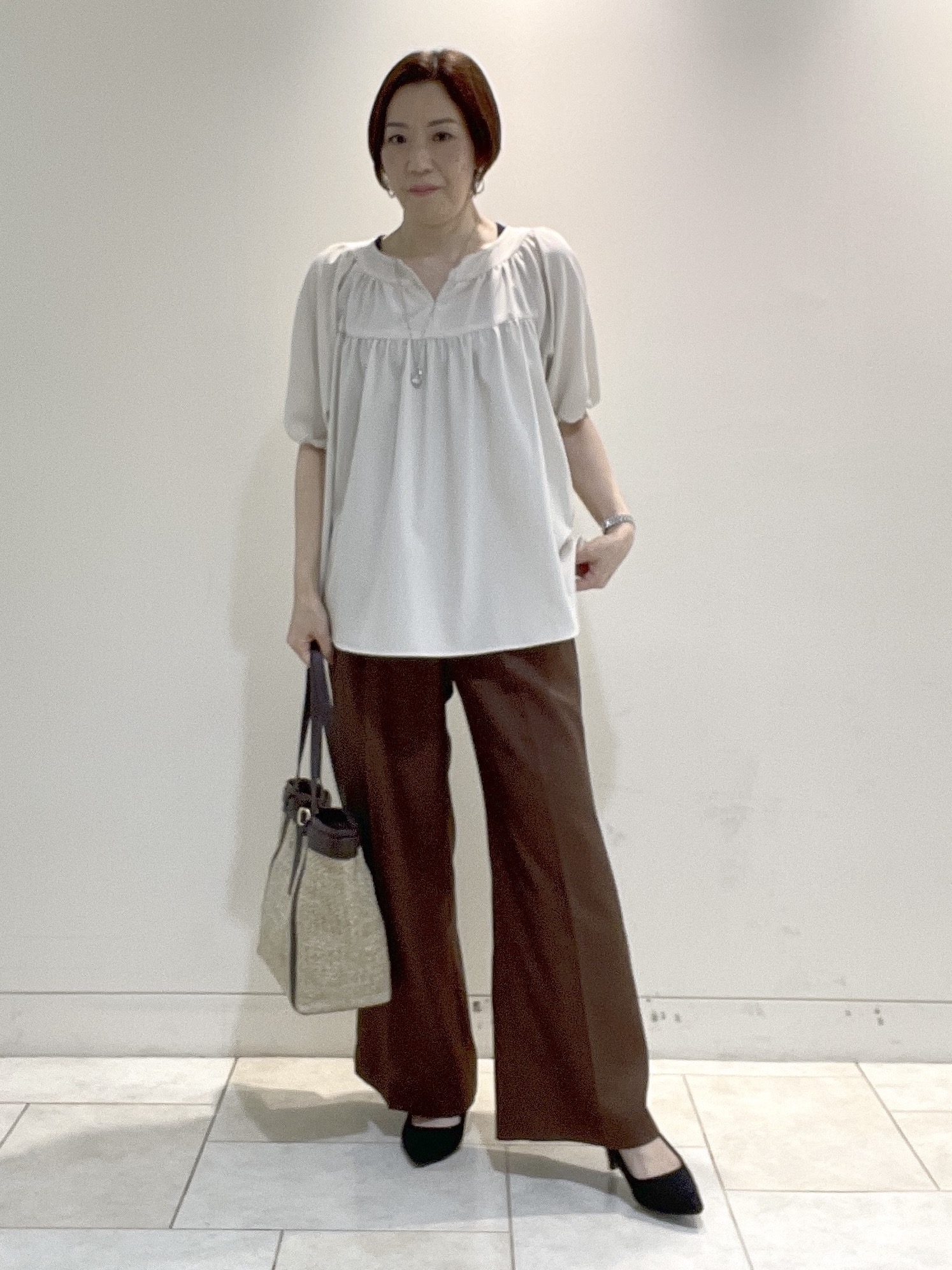 フミさんの「Reflect｜ギャザーデザインブラウス」を使ったコーディネート