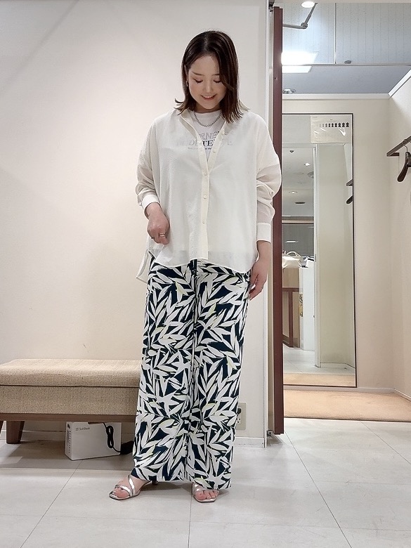 YUIさんの「UNTITLED｜【2WAY/マシンウォッシャブル】カシュクールデザインシャツ」を使ったコーディネート