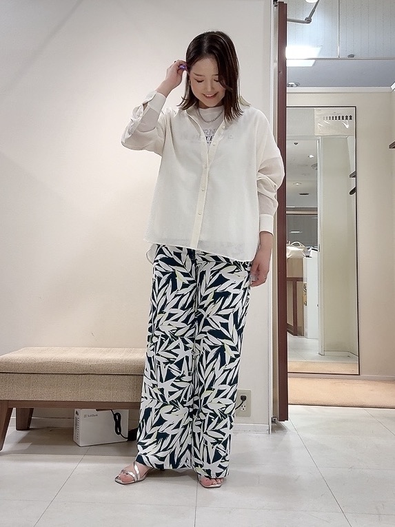 YUIさんの「UNTITLED｜【2WAY/マシンウォッシャブル】カシュクールデザインシャツ」を使ったコーディネート