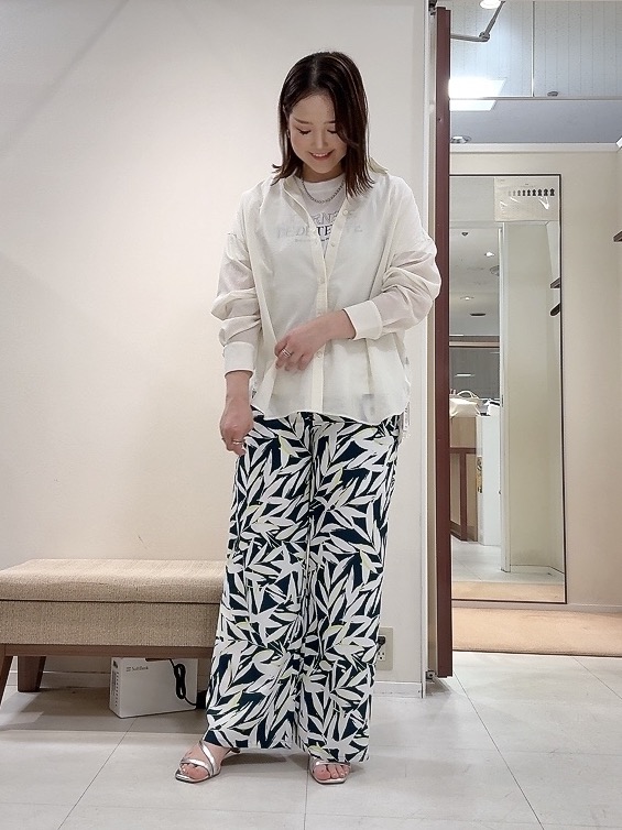 YUIさんの「UNTITLED｜【2WAY/マシンウォッシャブル】カシュクールデザインシャツ」を使ったコーディネート