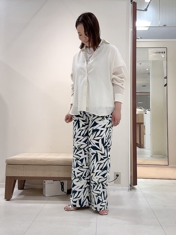 YUIさんの「UNTITLED｜【2WAY/マシンウォッシャブル】カシュクールデザインシャツ」を使ったコーディネート