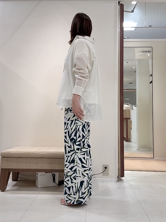 YUIさんの「UNTITLED｜【2WAY/マシンウォッシャブル】カシュクールデザインシャツ」を使ったコーディネート