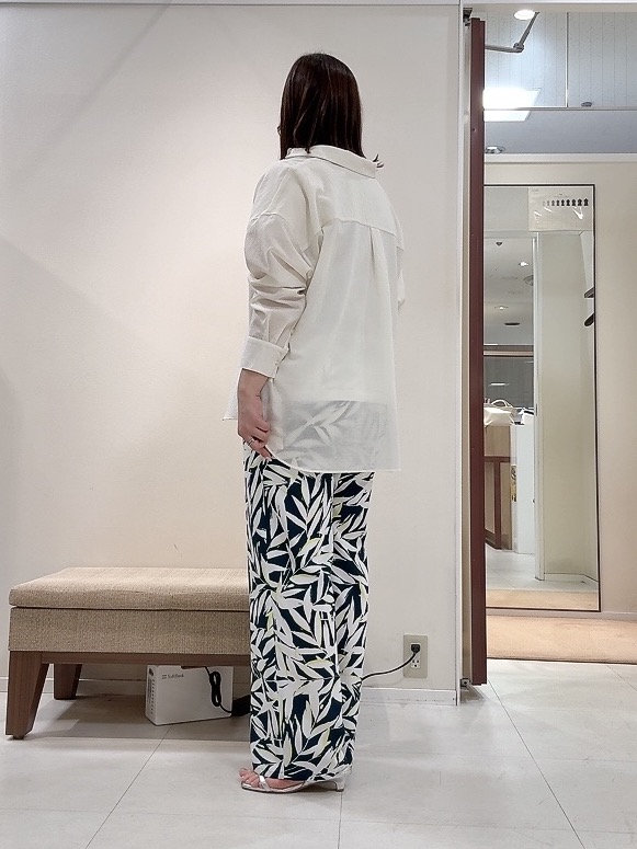 YUIさんの「UNTITLED｜【2WAY/マシンウォッシャブル】カシュクールデザインシャツ」を使ったコーディネート