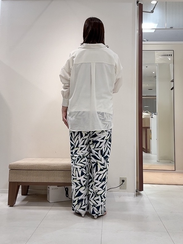 YUIさんの「UNTITLED｜【2WAY/マシンウォッシャブル】カシュクールデザインシャツ」を使ったコーディネート