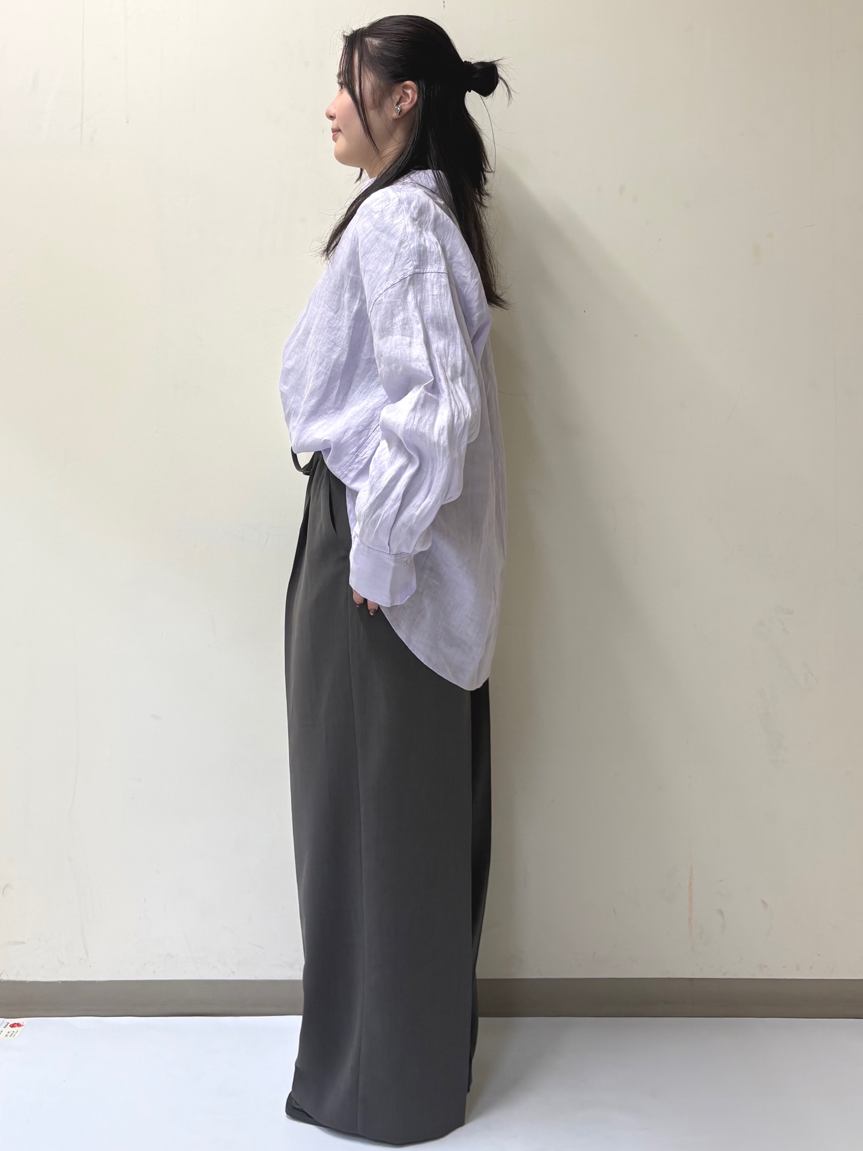 幕田里咲さんの「OPAQUE.CLIP｜フレンチリネンシャツ／カシュクール【洗濯機OK】《5col》」を使ったコーディネート
