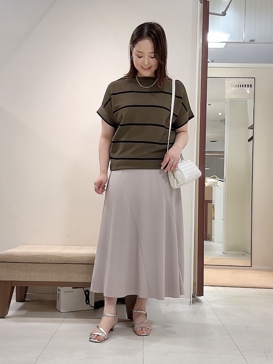 YUIさんの「UNTITLED｜【11色展開/体型カバー】前後2WAYフレンチスリーブニット」を使ったコーディネート