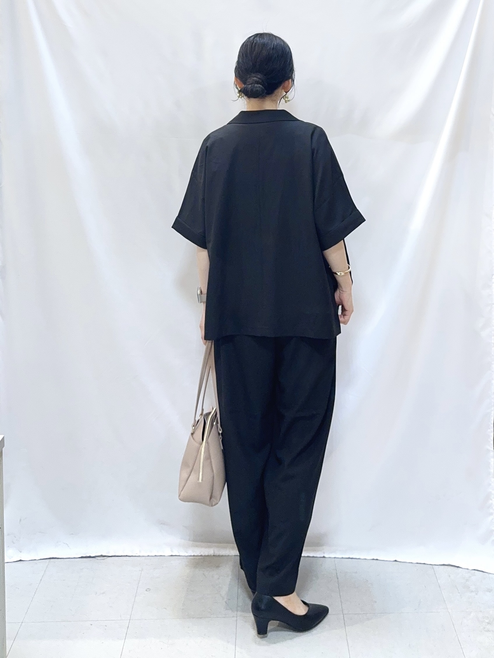 𝐇𝐢𝐫𝐨𝐦𝐢さんの「SHOO･LA･RUE｜【セットアップ可/洗濯後しわになりにくい/S-LL】半袖とろみテーラードジャケット」を使ったコーディネート