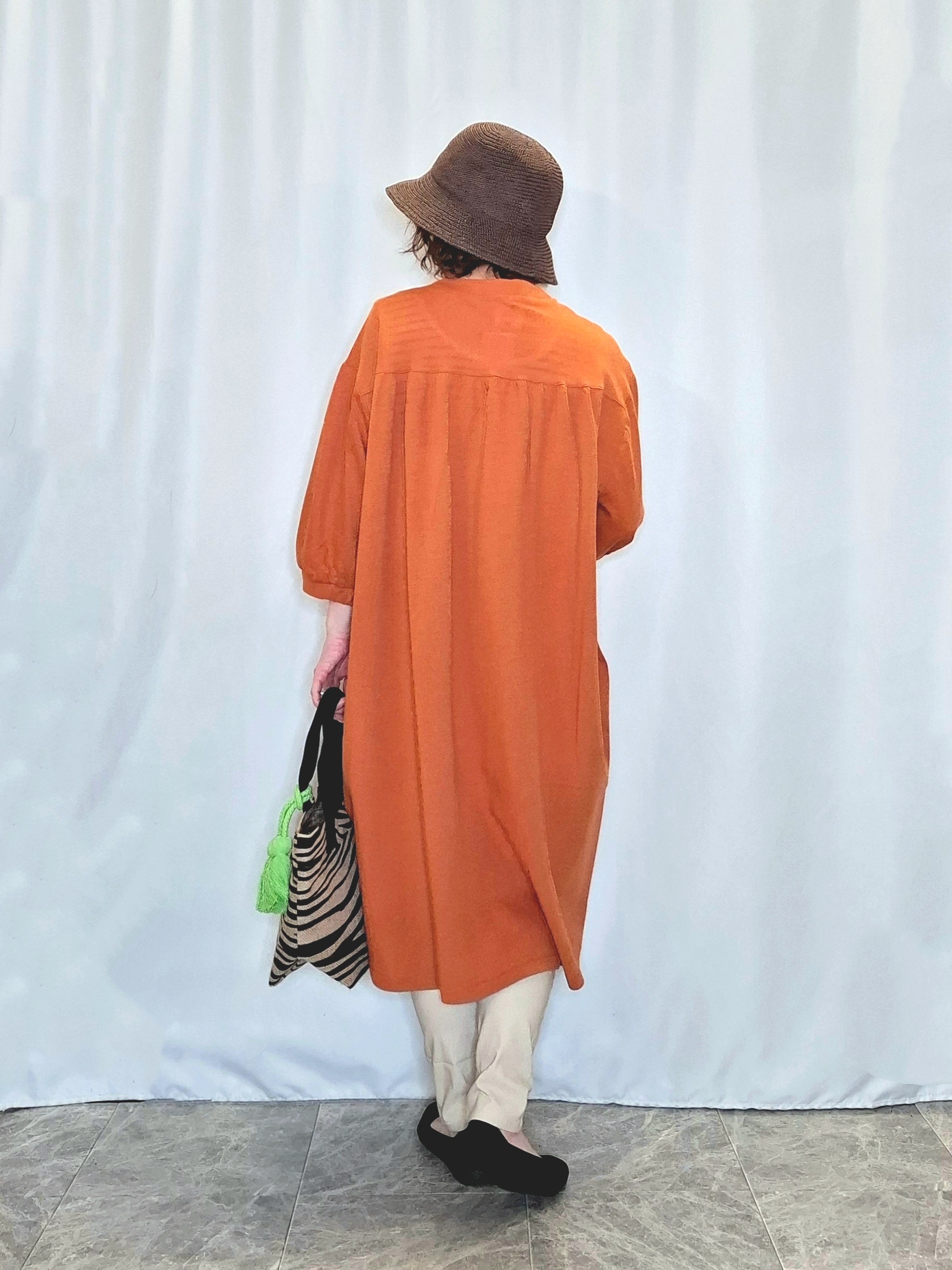 ぬーさんの「SHOO･LA･RUE｜【洗濯機可/S-LL】1枚でも羽織でも キーネックシャツワンピース」を使ったコーディネート