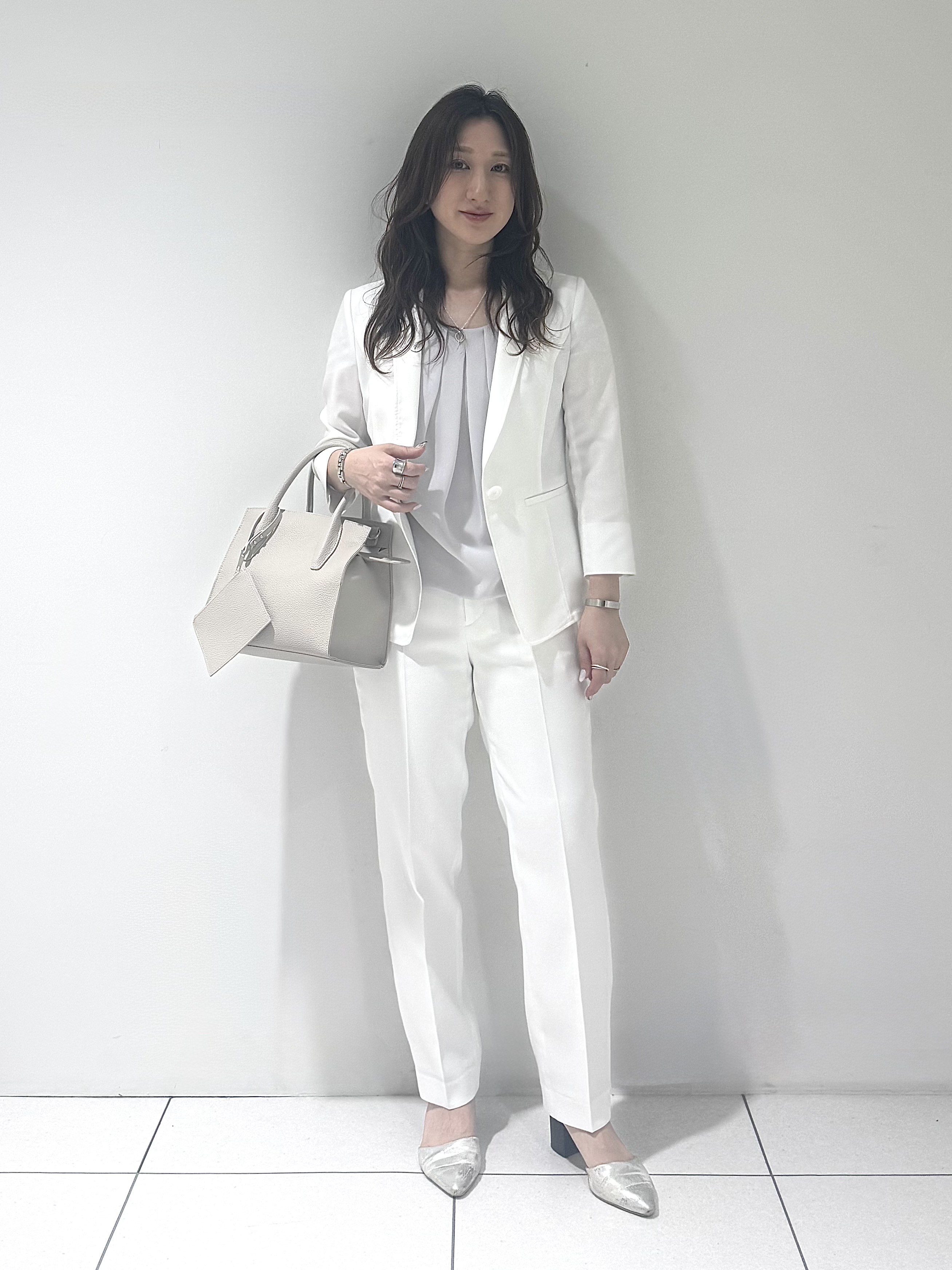 そんさんの「INDIVI｜【日本製／接触冷感／UVケア／手洗い可】リネンライクテーラードジャケット」を使ったコーディネート