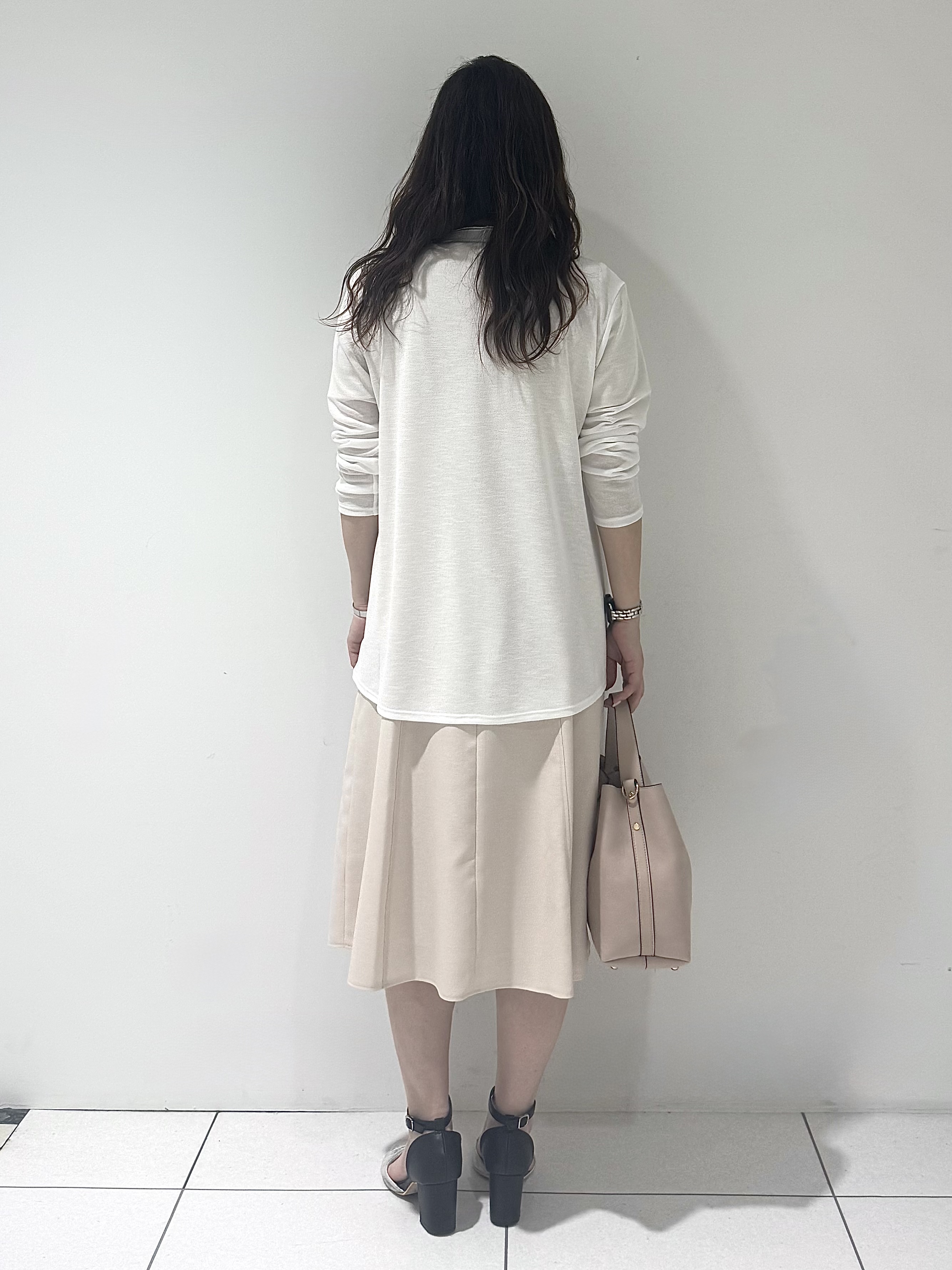 そんさんの「INDIVI｜【洗える】着流しカーディガン」を使ったコーディネート
