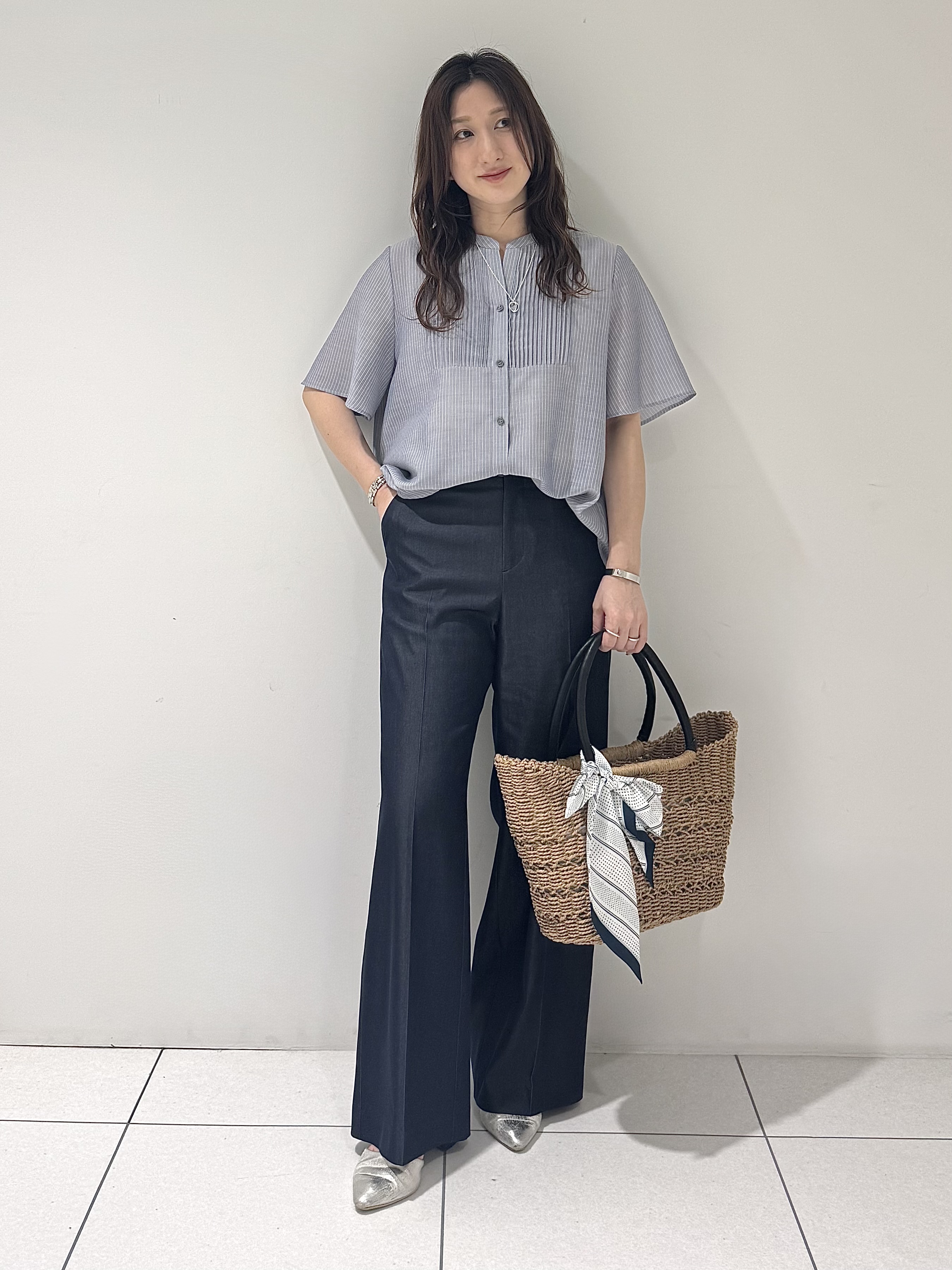 そんさんの「INDIVI｜【接触冷感/洗える】シアーシャンブレーピンタックブラウス」を使ったコーディネート