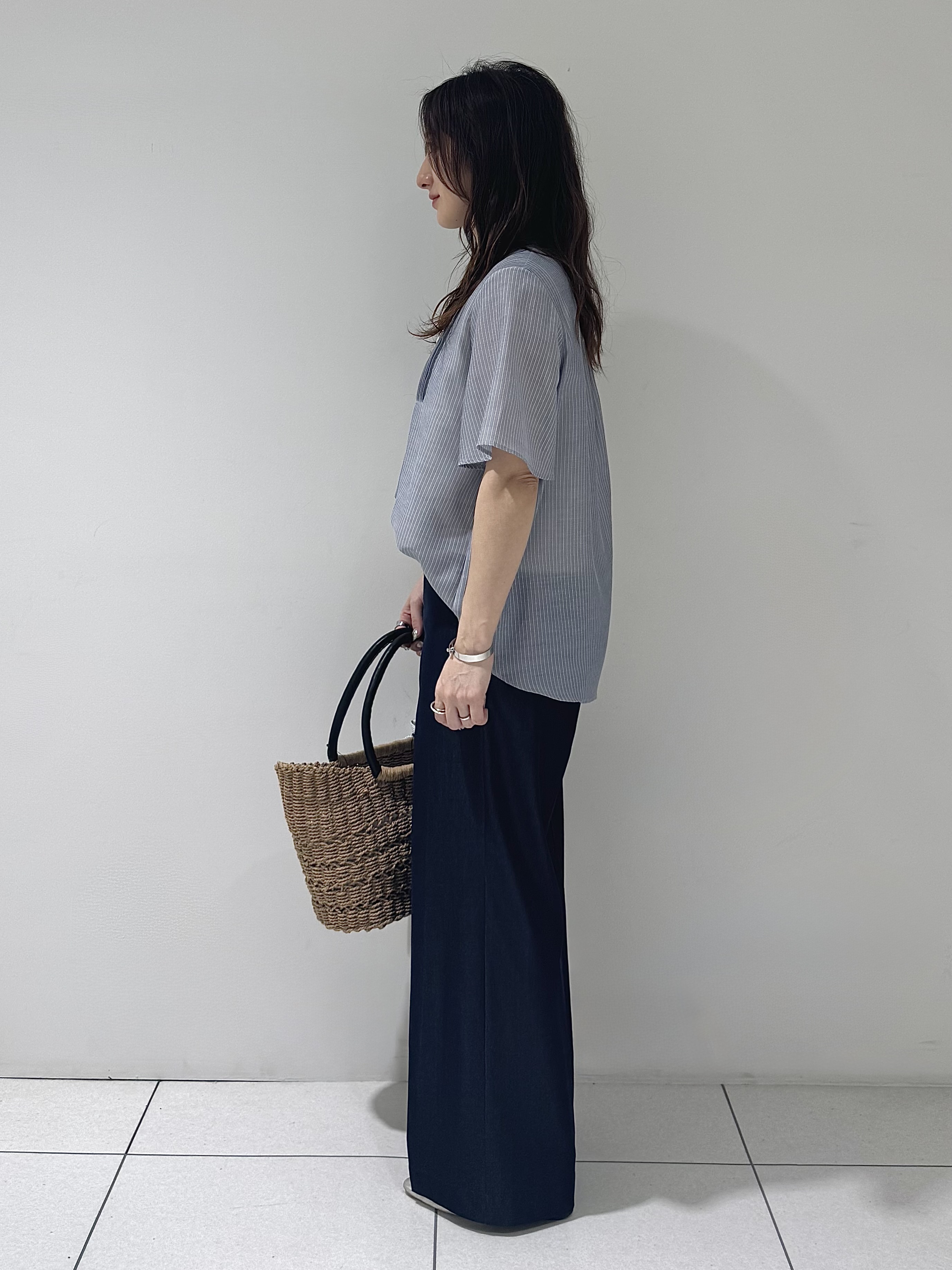 そんさんの「INDIVI｜【接触冷感/洗える】シアーシャンブレーピンタックブラウス」を使ったコーディネート