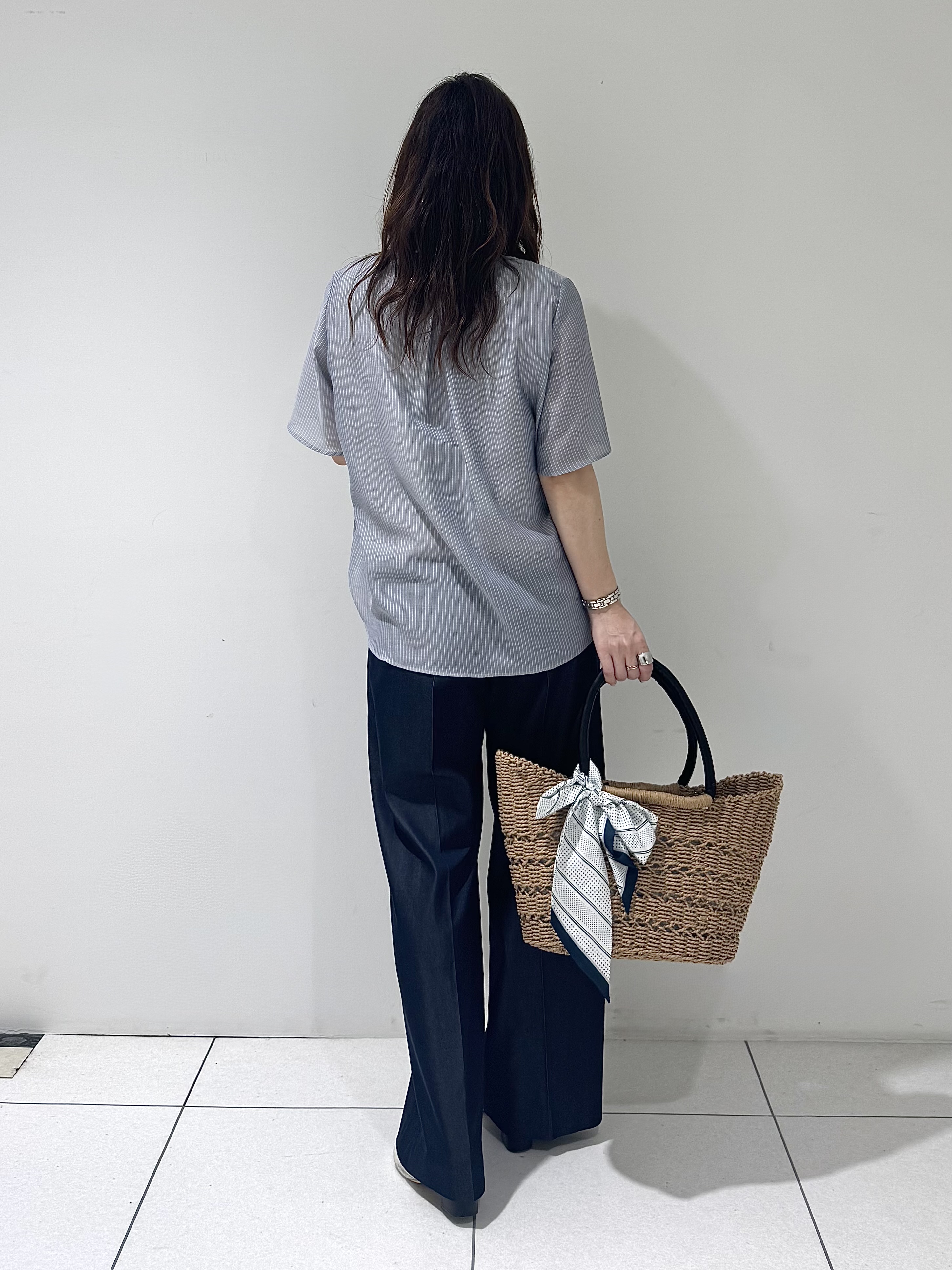 そんさんの「INDIVI｜【接触冷感/洗える】シアーシャンブレーピンタックブラウス」を使ったコーディネート