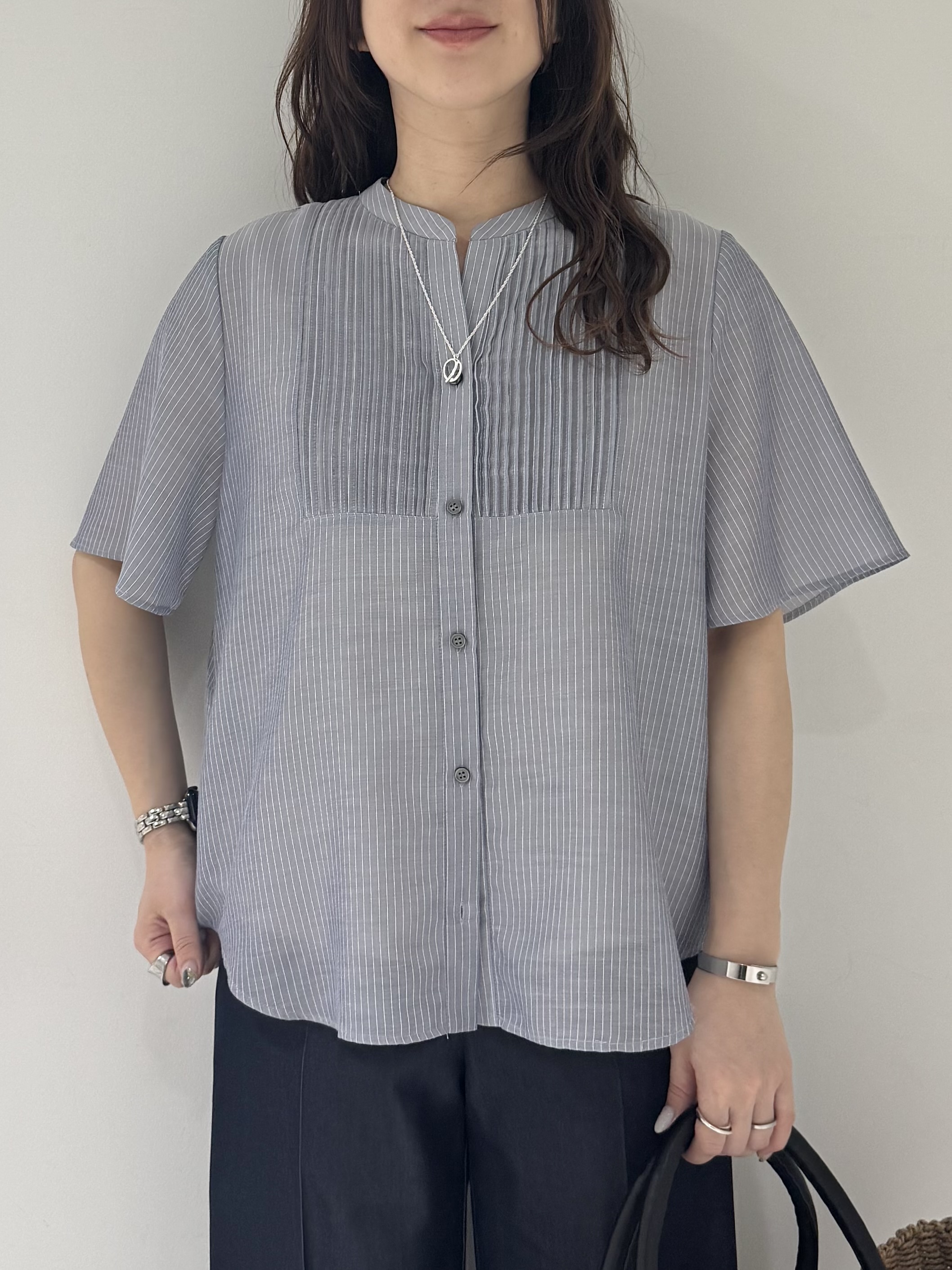 そんさんの「INDIVI｜【接触冷感/洗える】シアーシャンブレーピンタックブラウス」を使ったコーディネート