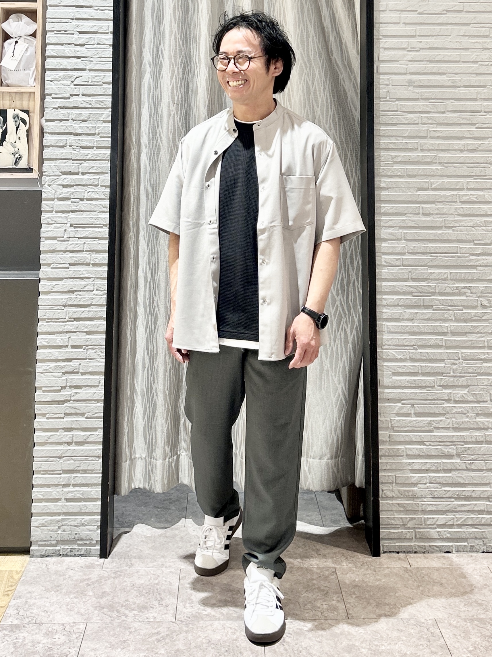KENJI Iさんの「THE SHOP TK｜LITE TEX バンドカラー半袖シャツ 接触冷感/吸水速乾/UVカット/アンチピリング/イージーケ」を使ったコーディネート