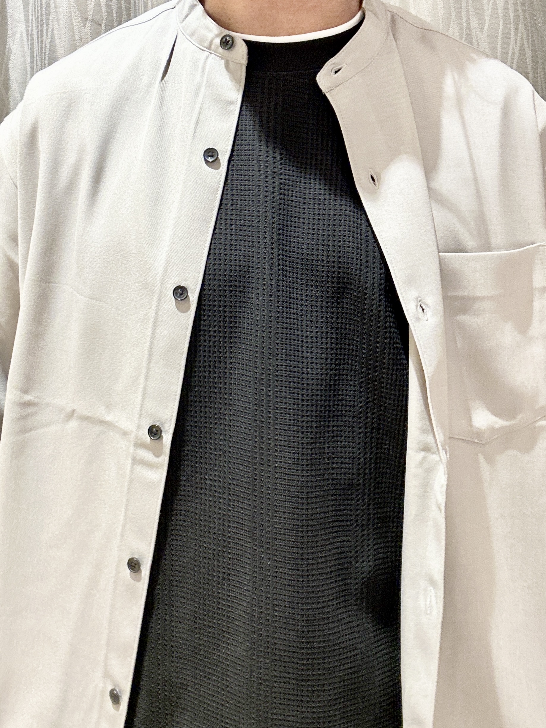 KENJI Iさんの「THE SHOP TK｜LITE TEX バンドカラー半袖シャツ 接触冷感/吸水速乾/UVカット/アンチピリング/イージーケ」を使ったコーディネート