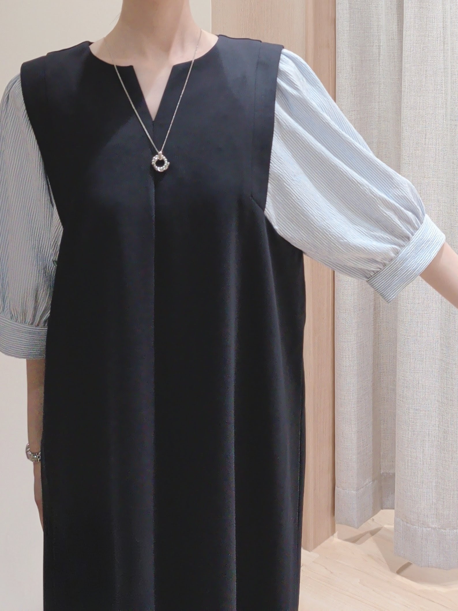 Yuiさんの「grove｜高評価！【体型カバー/洗える】袖布帛ポンチワンピース」を使ったコーディネート