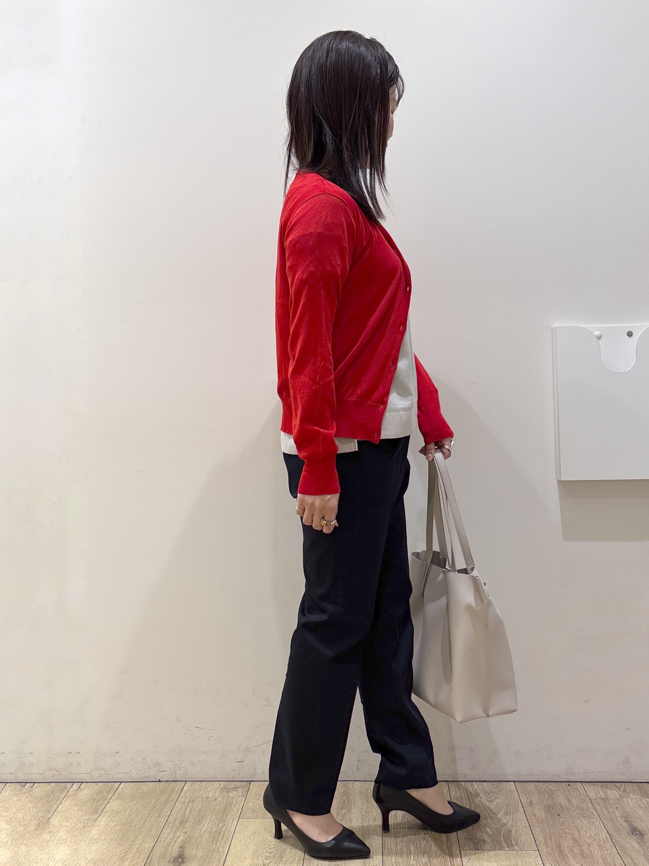 mameさんの「OPAQUE.CLIP｜【接触冷感】ビジューボタンカーディガン《抗ピリング／洗濯機OK》」を使ったコーディネート