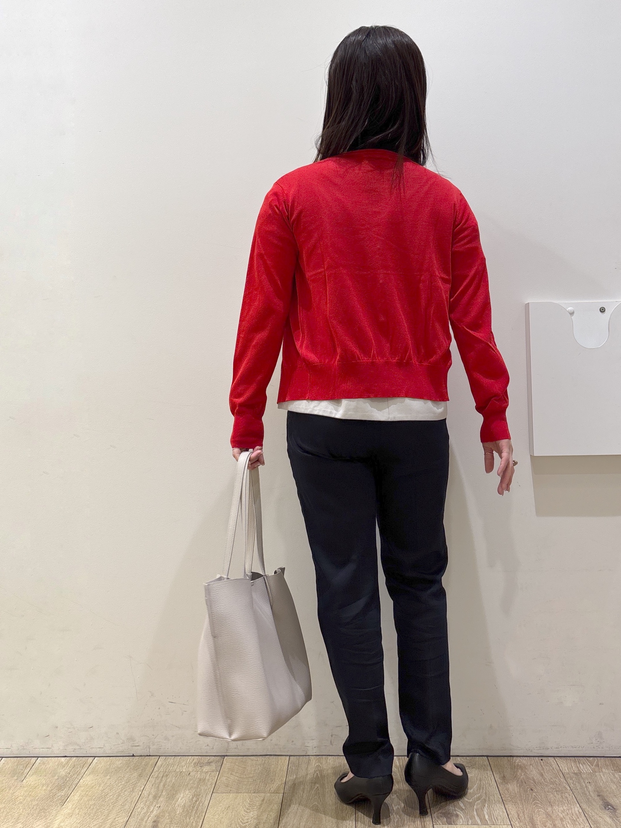 mameさんの「OPAQUE.CLIP｜【接触冷感】ビジューボタンカーディガン《抗ピリング／洗濯機OK》」を使ったコーディネート